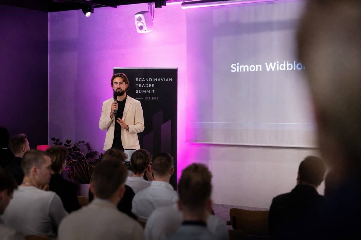 Simon Widblom speaking at the Scandinavian Trader Summit
